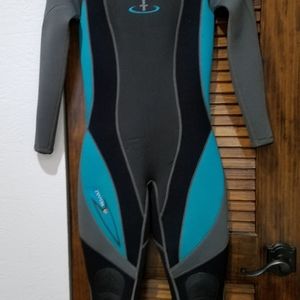 Wet Suit
Aqua Lung Tech/35mm/Size 6/BlackGrayTeal